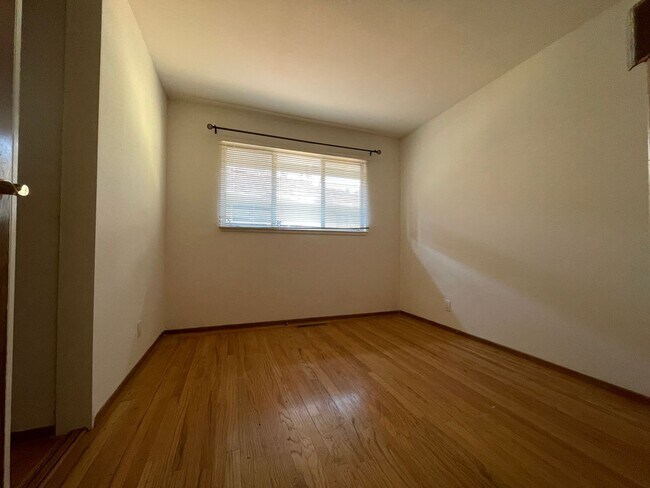 Building Photo - SANTA CLARA - 4 bedroom home with hardwood floors