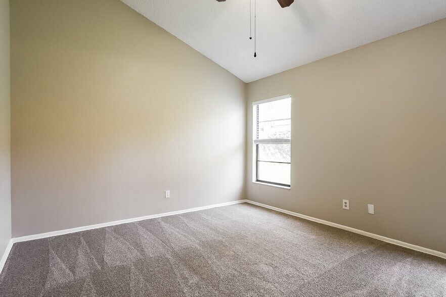 Building Photo - 1214 Lacey Oak Dr