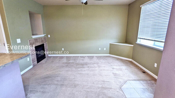 Building Photo - 2921 Kansas Dr