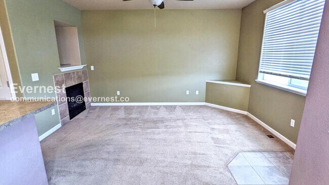 Building Photo - 3 Bed/2 Bath Townhome with Garage / Availa...