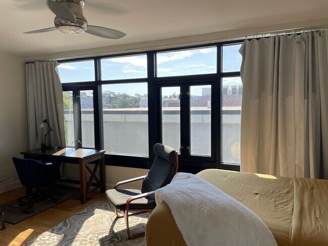 Building Photo - Fully Furnished Downtown Rental Available June 1st!!!