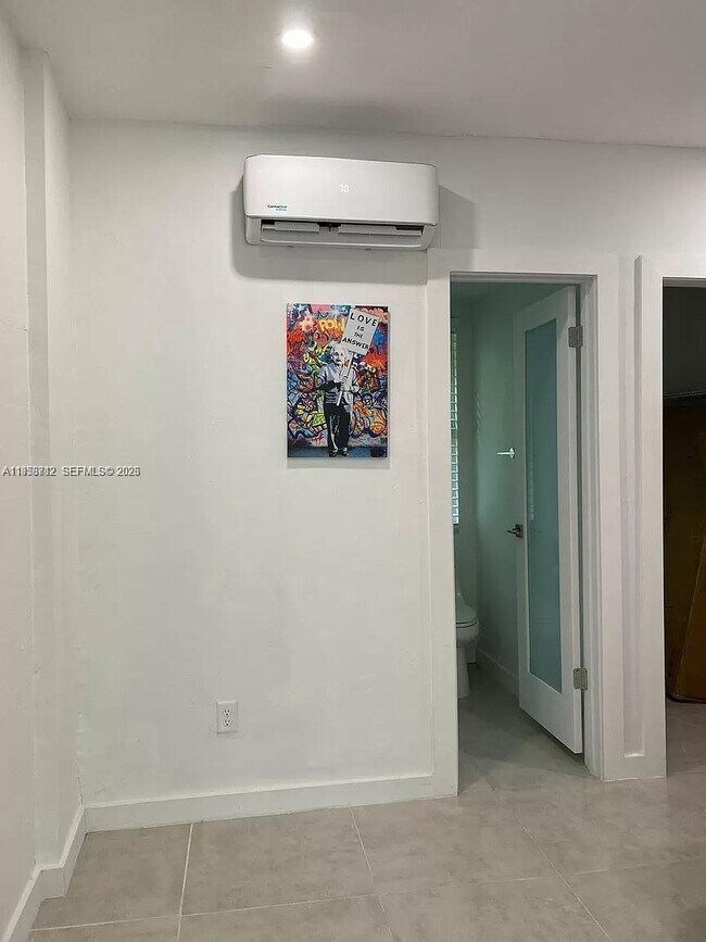 Building Photo - 319 W 28th St