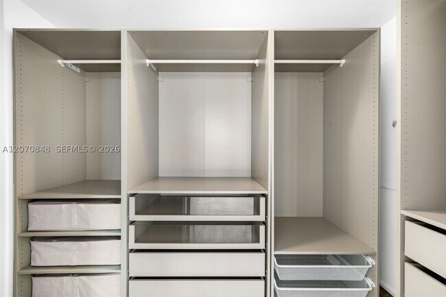 Building Photo - 5875 Collins Ave