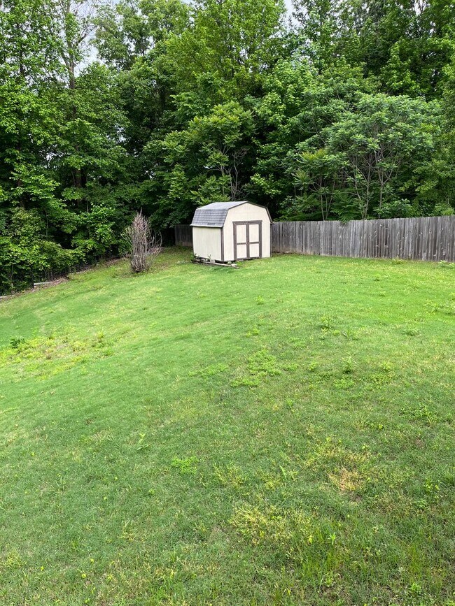 Building Photo - Spacious