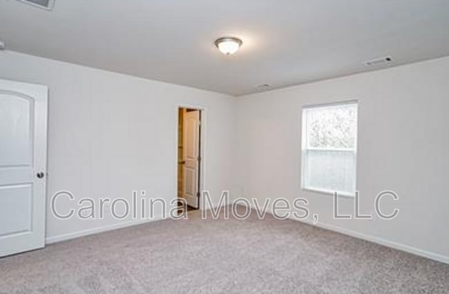 Building Photo - 507 Springtime Ln
