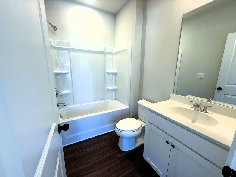 Building Photo - 1420 Creekside Cir NW