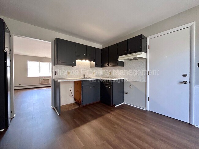 Building Photo - 143 Exchange St SE