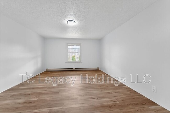 Building Photo - 1121 Eastwood Dr