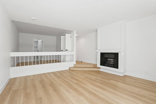 Interior Photo - 727 Westbourne