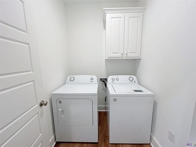 Building Photo - 2 Bedroom Townhome near LSU available July...