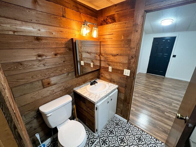 Building Photo - 8822 Holmquist Rd SE