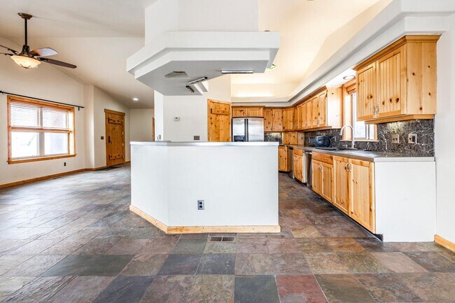 Building Photo - 115 Crestview Terrace