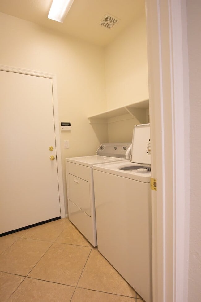 Building Photo - Spacious North Phoenix Home
