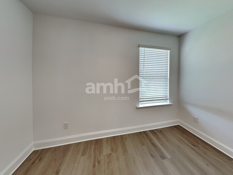 Building Photo - 1128 Livengood Wy