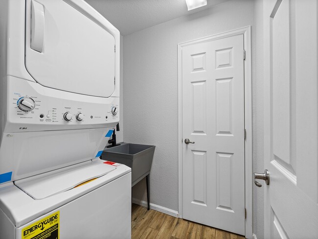 Building Photo - 3 Bed 2 Bath Home Available for Rent!!!