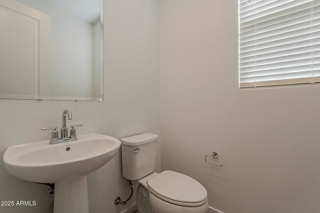 Building Photo - 2434 W Rowel Rd