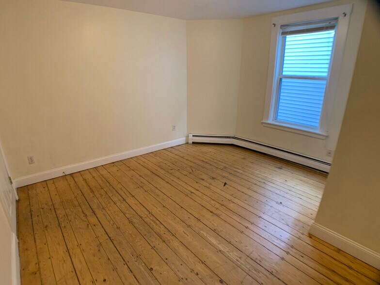 Building Photo - 68 Pleasant St
