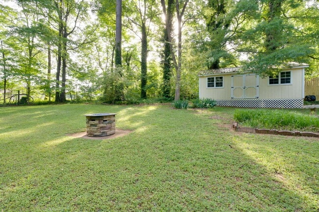 Building Photo - Spacious 3-Bed Ranch Living in Hillsborough