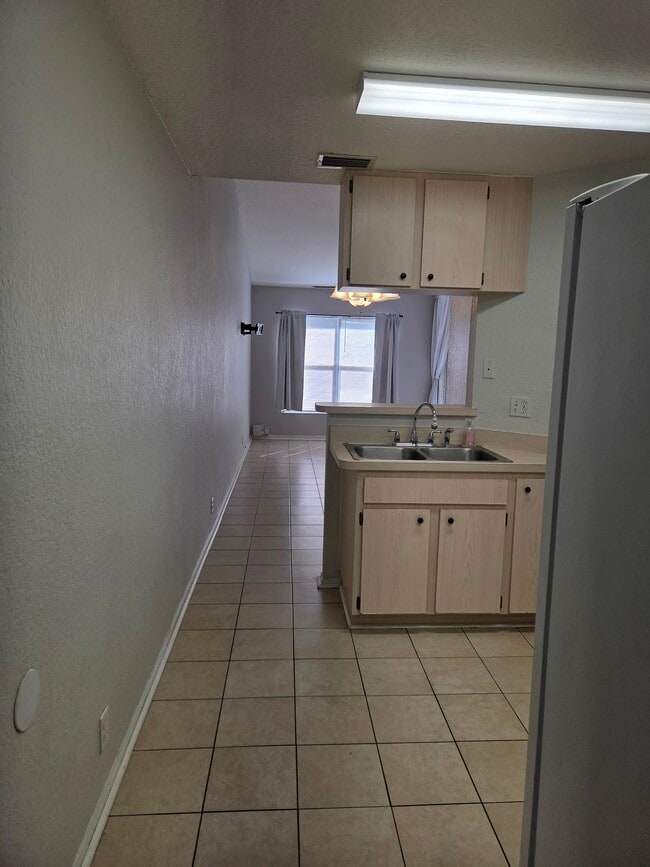 Building Photo - 682 Green Valley Rd