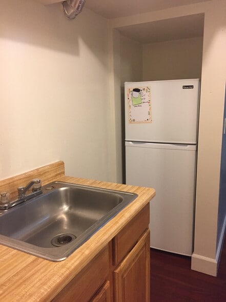 Building Photo - 369 Winchester St