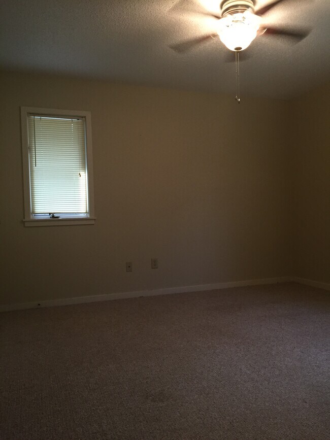 Building Photo - 214 Westbrooke Dr