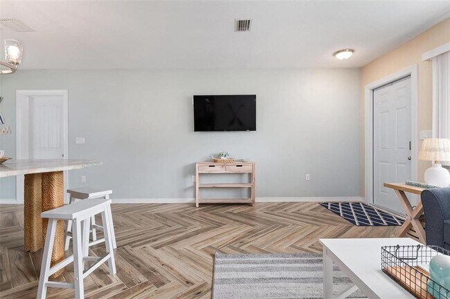 Building Photo - 1512 42nd St W