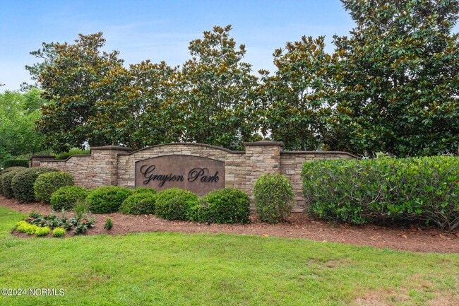 Building Photo - 3121 Lobelia Ln