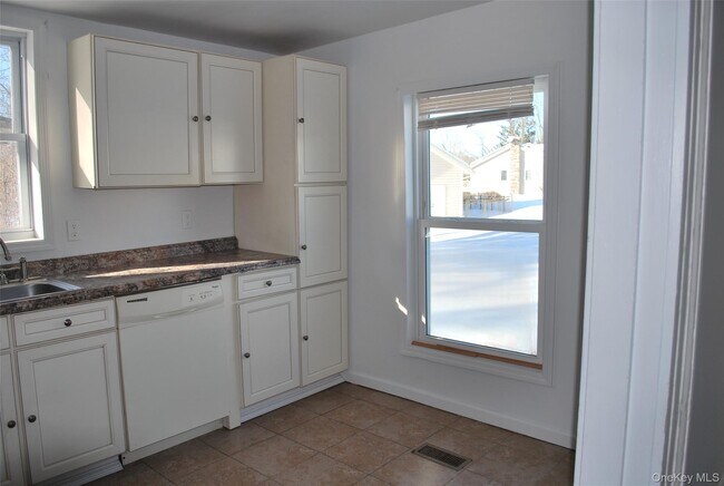 Building Photo - 22 Dekay Rd