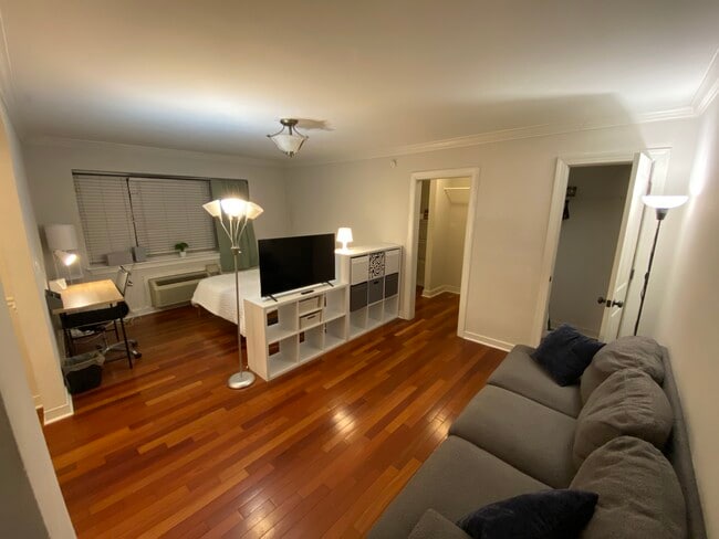 Building Photo - 820 B S Washington St