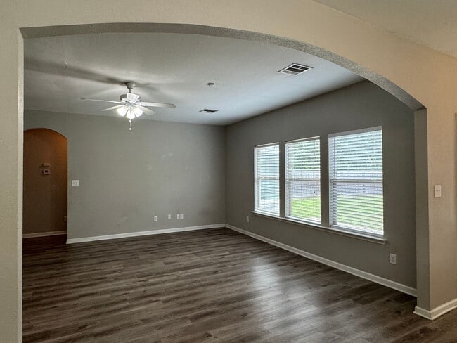 Building Photo - Beautiful Home for Lease in Denham Springs...