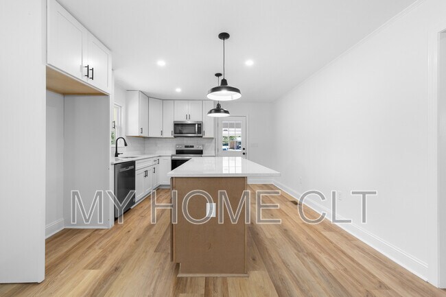 Building Photo - 3503 Linwood Rd