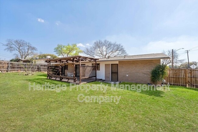 Building Photo - 303 Marquis Ln