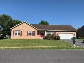 Building Photo - Contract Pending! Lovely single family, brick rancher home with 3 beds/2.5 baths!!