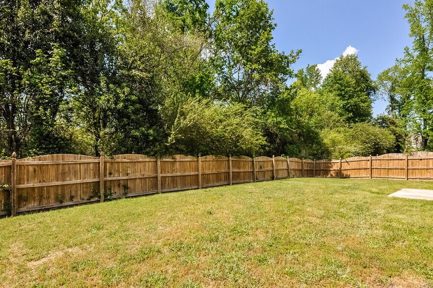 Building Photo - 804 Red Oak Tree Dr