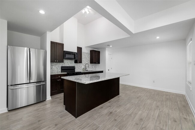 Building Photo - 6004 Bois D Arc St