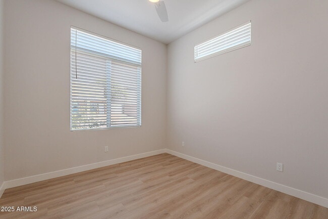 Building Photo - 6050 E Hidden Valley Dr