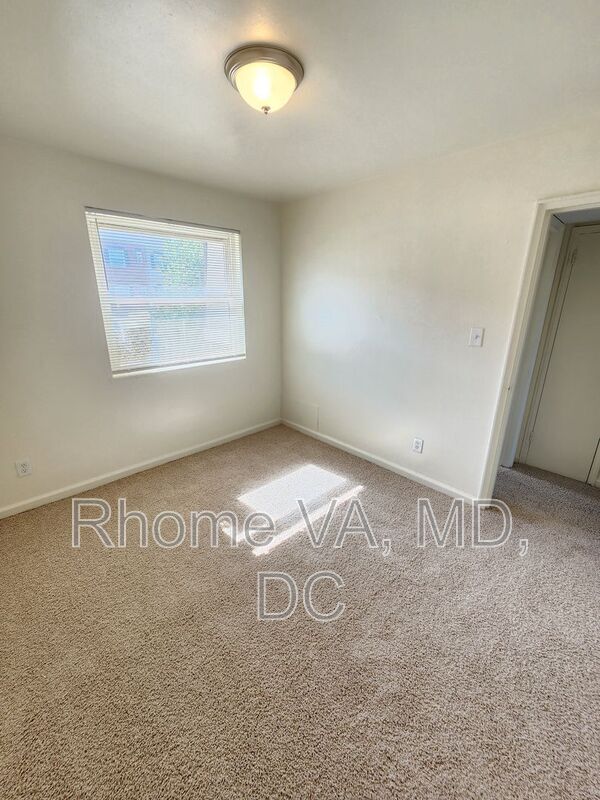 Building Photo - 6192 Greenwood Dr