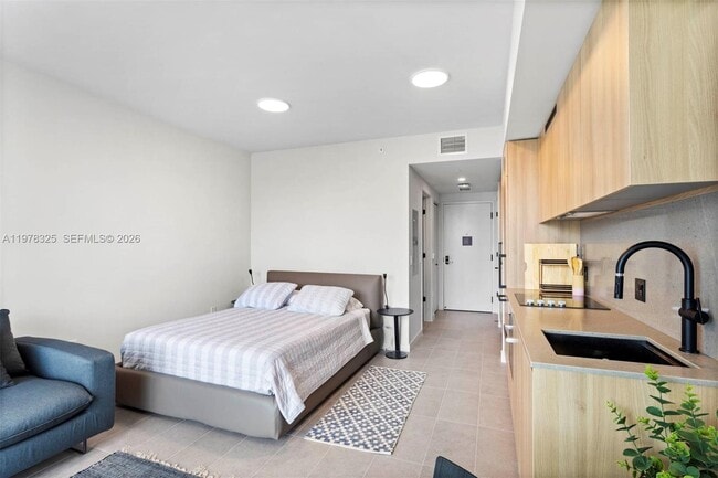 Building Photo - 121 NE 5th St