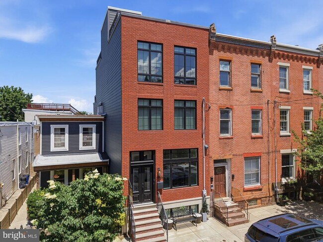 Building Photo - 2525 Brown St
