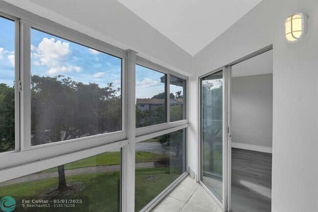Building Photo - 12600 SW 5th Ct