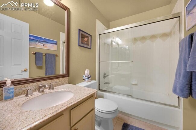 Main level full 2nd bathroom - 2173 Alpine Shadows Vw