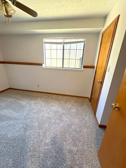 Building Photo - 10207 E 63rd Ter