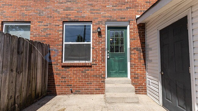 Building Photo - Unit APT B
