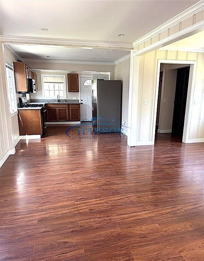 Building Photo - Charming Studio-Style Home with Ocean View...