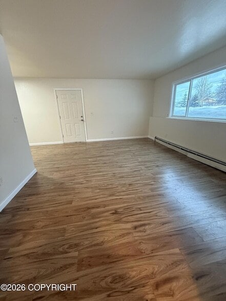 Building Photo - 441 N Flower St