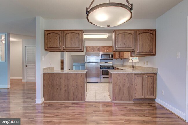 Building Photo - 8120 Drayton Ln