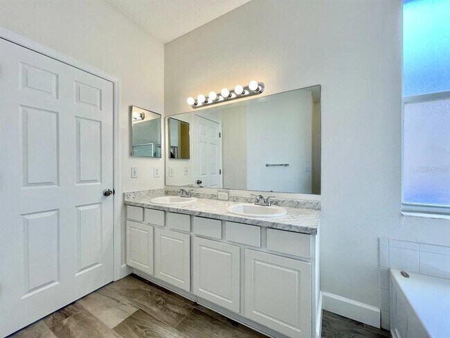 Building Photo - 18417 Meadow Blossom Ln