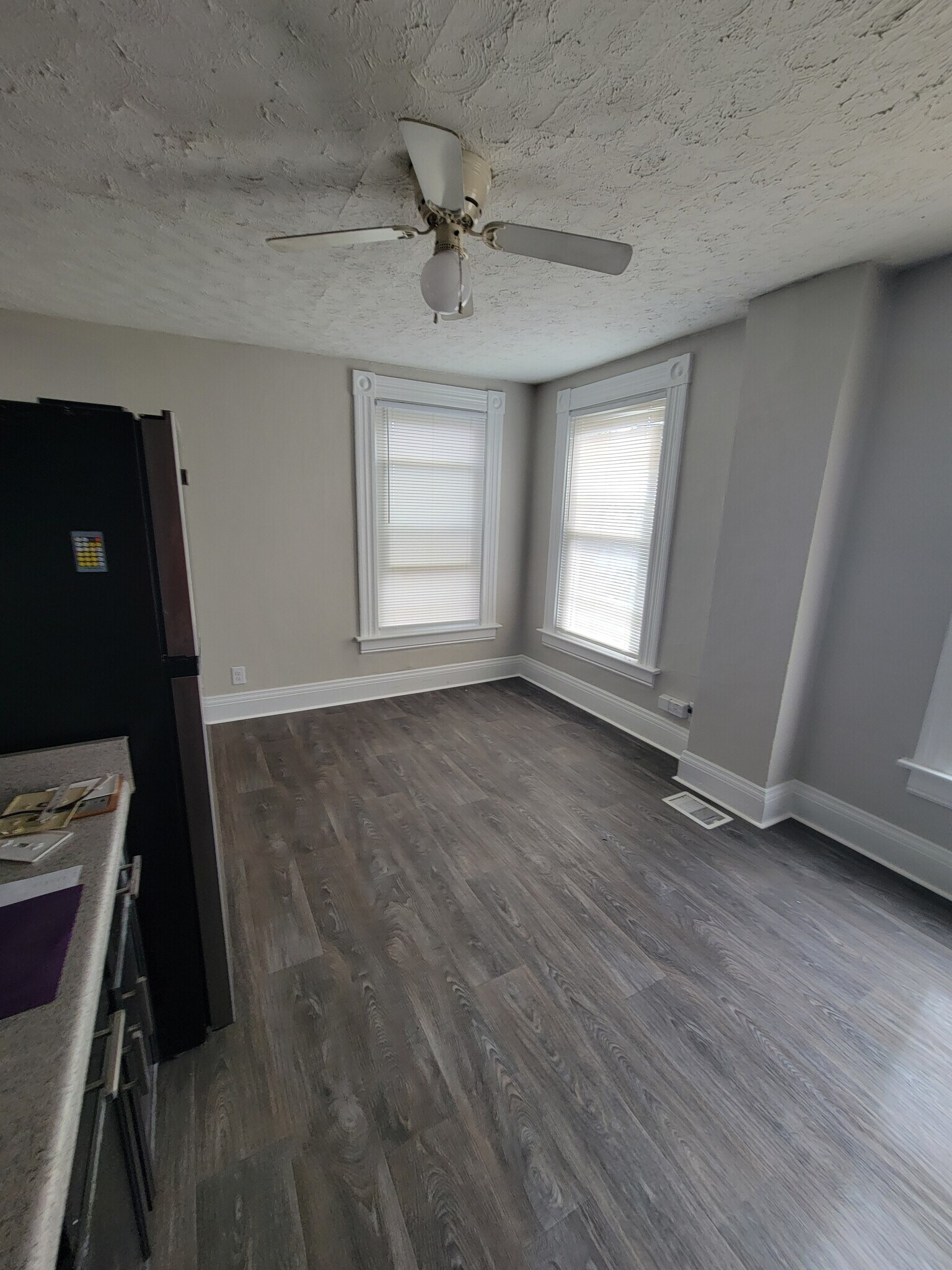 Building Photo - 224 6th Ave