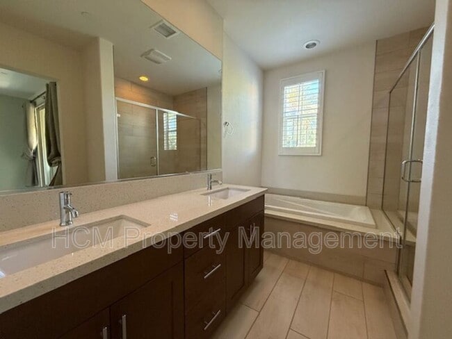 Building Photo - 804 El Paseo