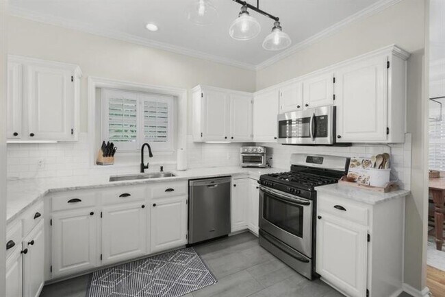 Building Photo - 12080 Greenmont Walk